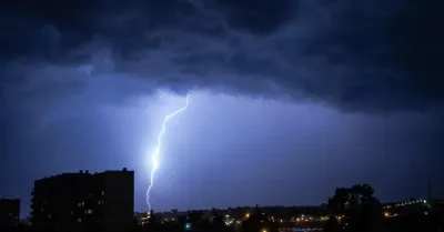IMGW ostrzega przed burzami i silnym wiatrem na północy kraju