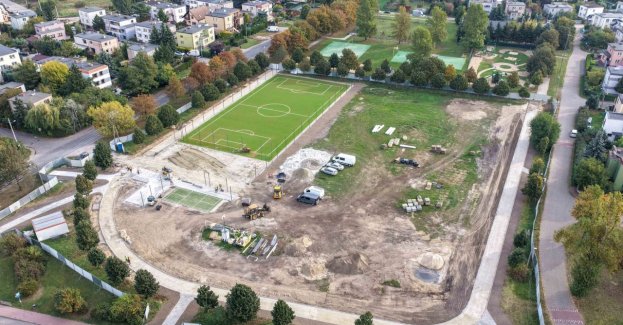 W rejonie ulic Buczka, Kołłątaja i Wróblewskiego w Poznaniu trwa budowa Świerczewskiego Centrum Sportu i Rekreacji. Na 6 października 2026 r. niemal gotowe było boisko piłkarskie, a prace obejmowały także obiekt do badmintona i infrastrukturę pieszo-rowerową.